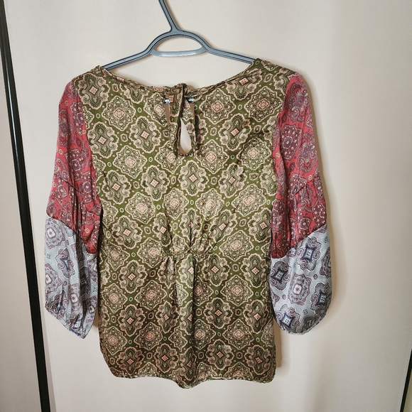 100% Silk Blouse, off the shoulder, size small - Picture 3 of 7